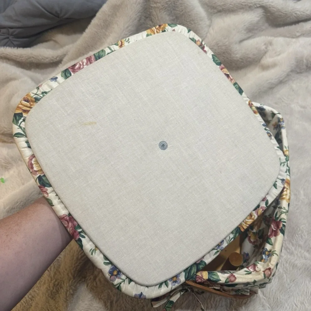 1997 LONGABERGER WOVEN TRADITIONS CAKE BASKET COMBO W/LINER PROTECTOR PAD LID